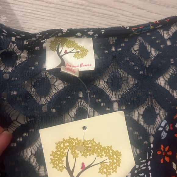 Fig and Flower Floral Lace Detail 3/4 Sleeve Top Size M - Picture 2 of 5